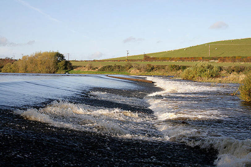Picture The Cauld (Weir) on the River Tweed near Banff Mill cc-by-sa/2.0 - © Walter Baxter - geograph.org.uk/p/2140219